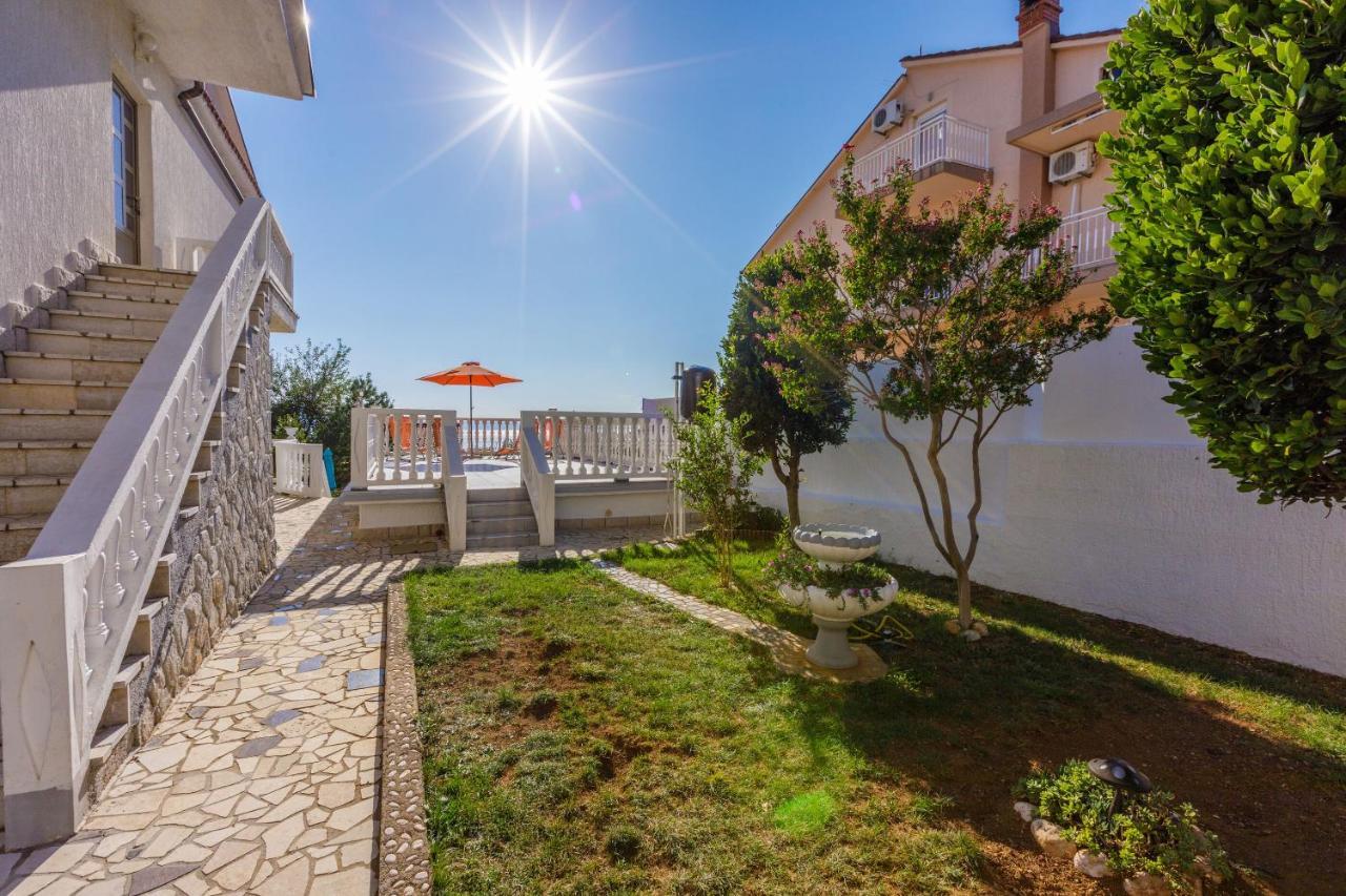 Apartments Budzyn Novi Vinodolski Exterior foto